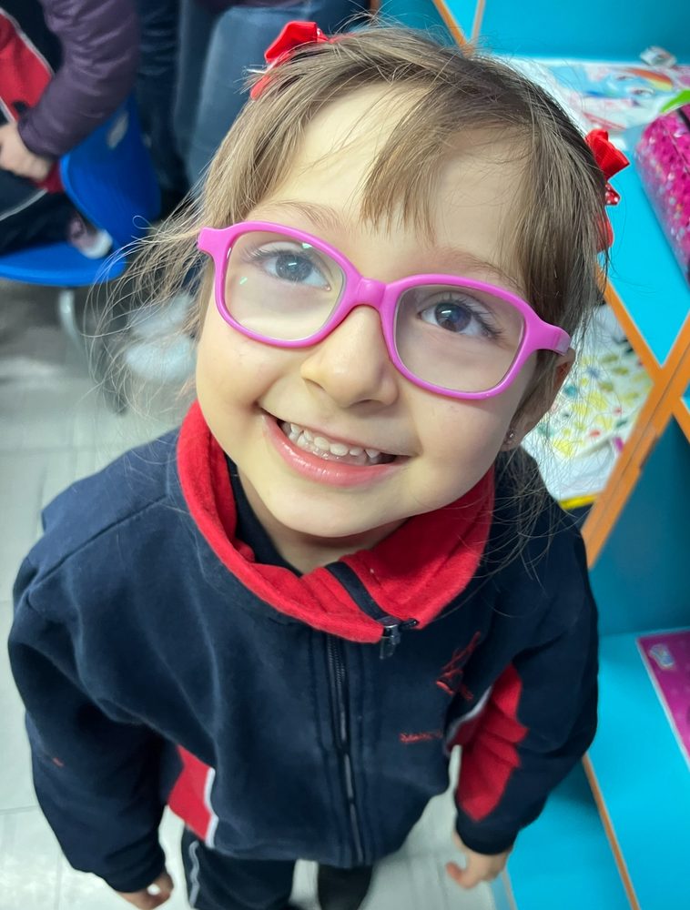 Úrsula con uniforme